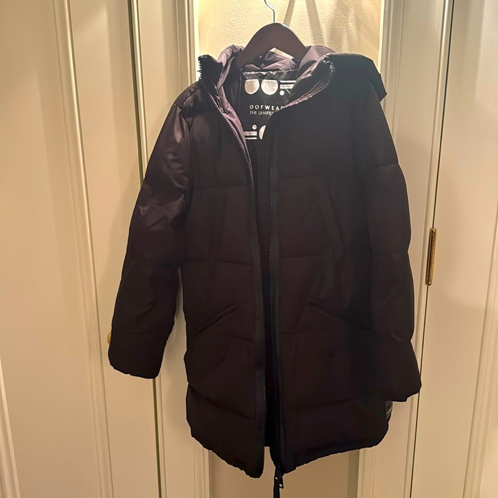 OOFWEAR the shaped’ lab black winter puffer coat, new no tags. Size small